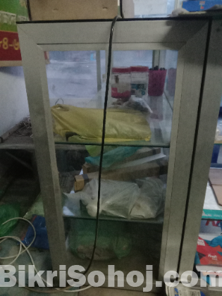 কাঁচের ডিসপ্লে সোকেস